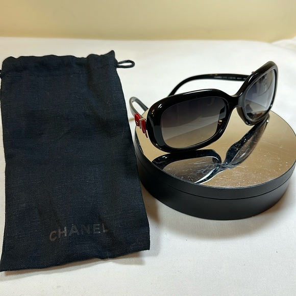 CHANEL Sunglasses for Sunny Days Black w/ Red CC Bow - Picture 4 of 14
